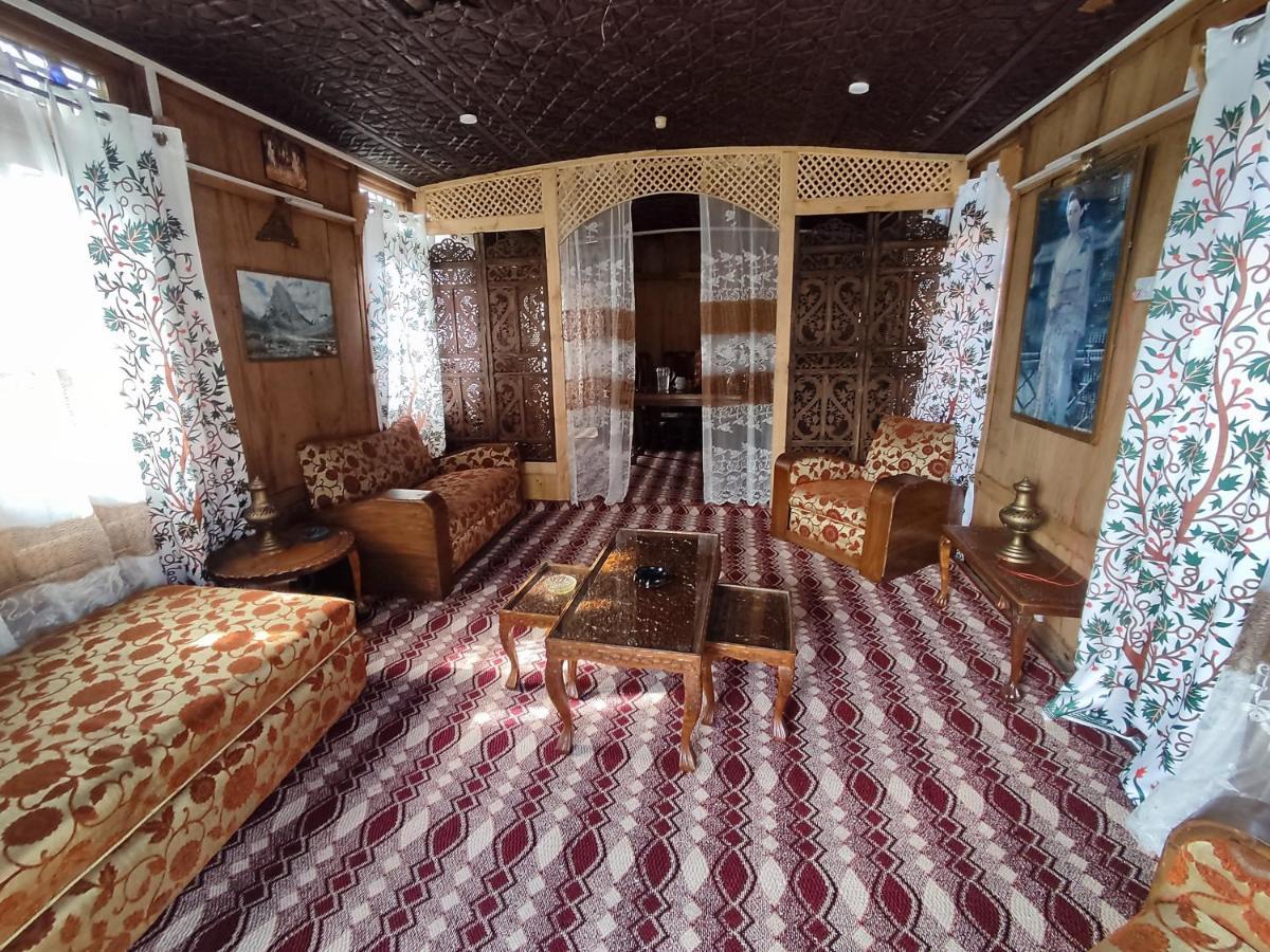 Houseboat Young Balmoral Castle Srīnagar Extérieur photo